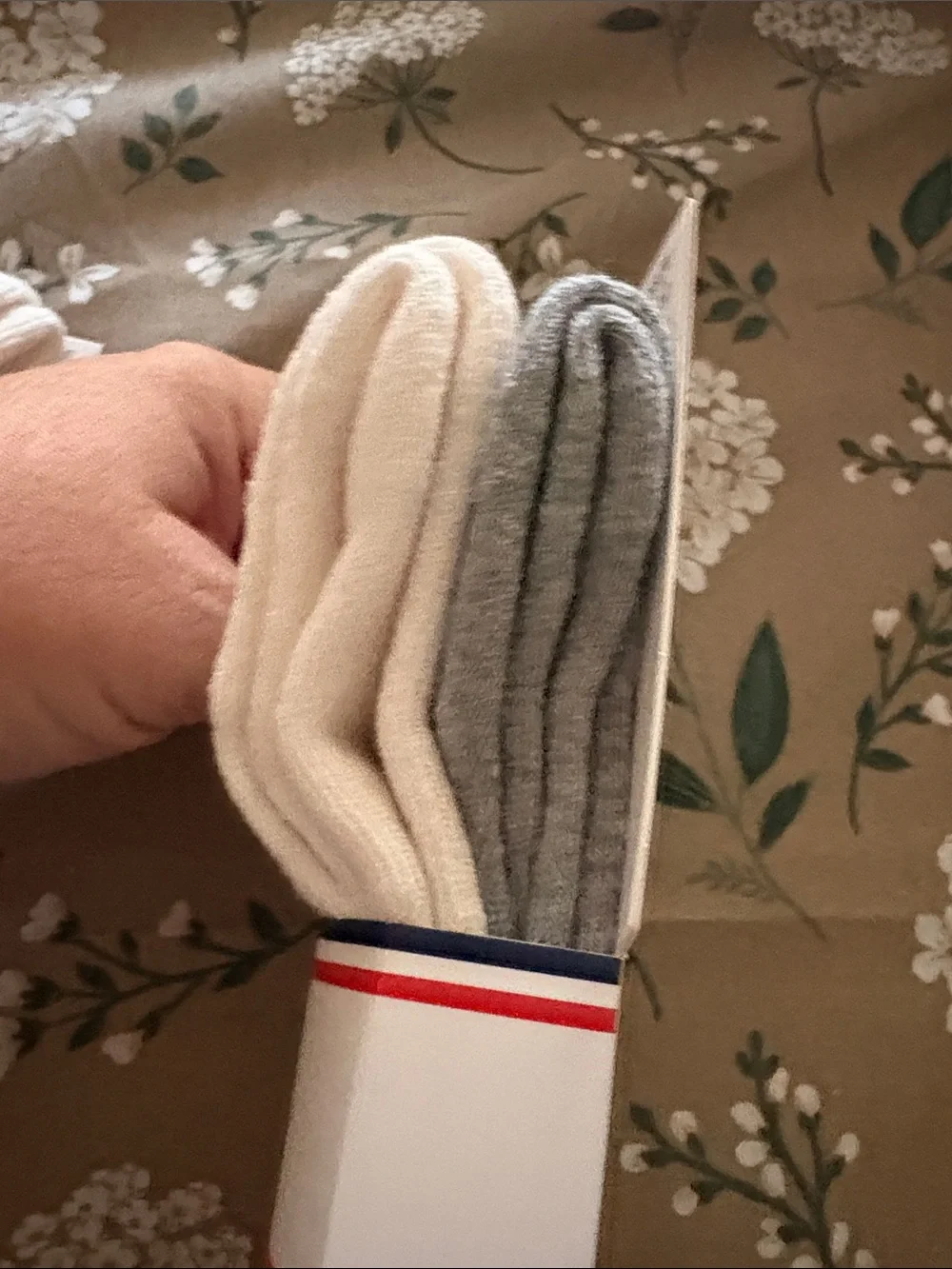 New 2pairs men’s socks fruit of the loom crew 6-12 B10